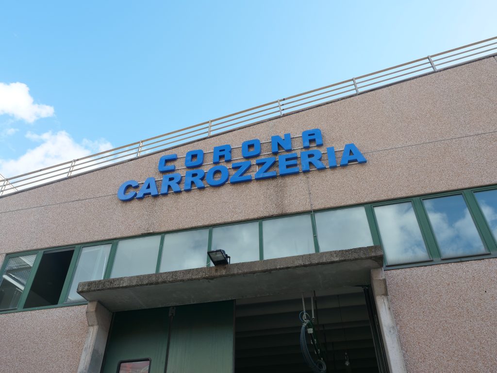Carrozzeria Corona, Carrozzeria a Genova Campi